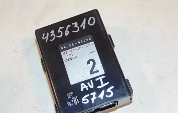 Toyota Avensis T220 Air conditioning/heating control unit 8865005060 MB2771001400