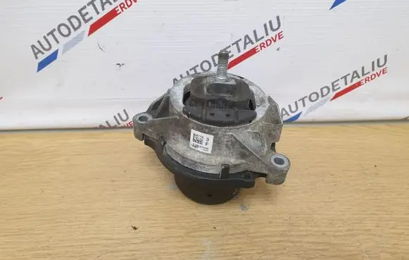 Engine mount bracket