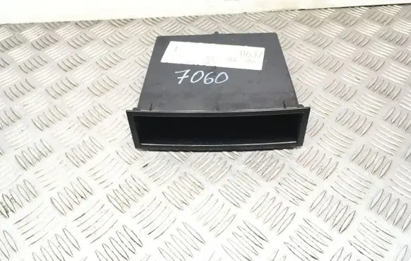 Seat Cordoba (6L) Dashboard storage box/compartment 6L0857232 49086L1336018 M8257