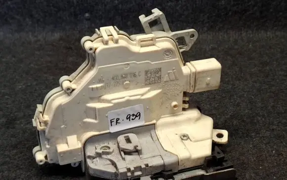 Audi Q7 4M Rear door lock 4G0839016C