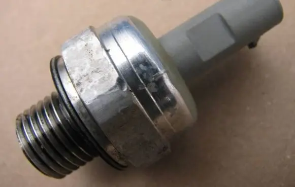 Fiat Tipo Oil pressure sensor 55283219 81CP5101 2560