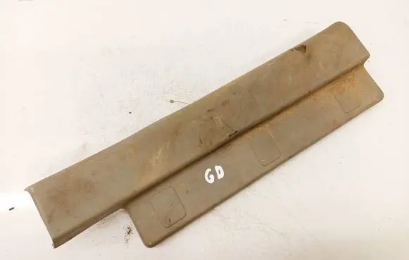 Nissan X-Trail T30 Rear sill trim cover 769538H300
