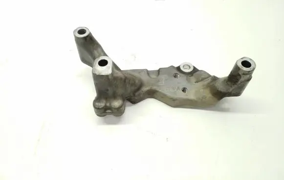 Subaru Outback (BS) Engine mounting bracket