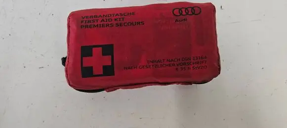 Audi A6 S6 C6 4F First aid kit 8F0860282D