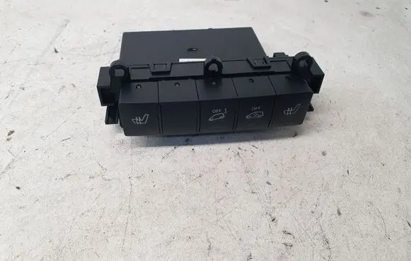 Mercedes-Benz E W211 Seat heating switch 1698208810