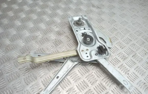 Rear door manual window regulator