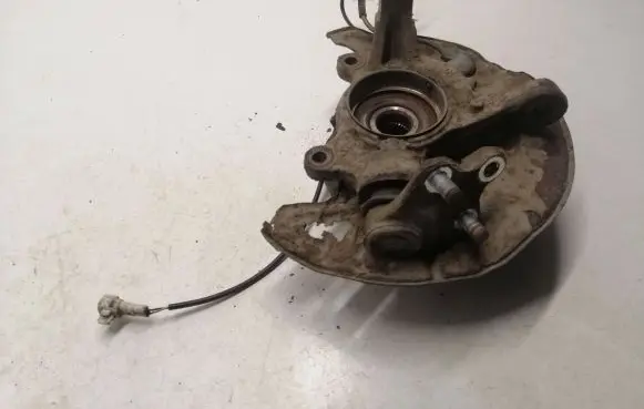 Toyota Corolla Verso E121 Front wheel hub
