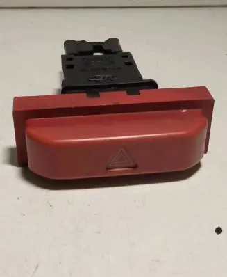 Nissan X-Trail T30 Hazard light switch 06016