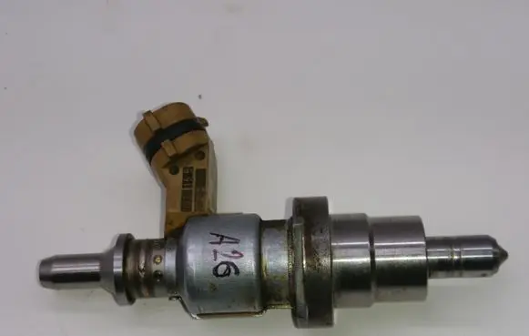 Toyota Avensis T250 Fuel injector 2371026010 003015B