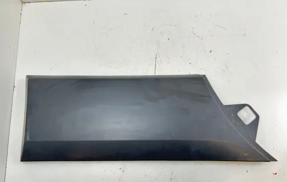 Rear fender molding trim