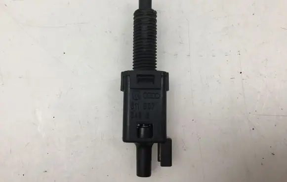 Audi A6 S6 C5 4B Brake pedal sensor switch 811907343B