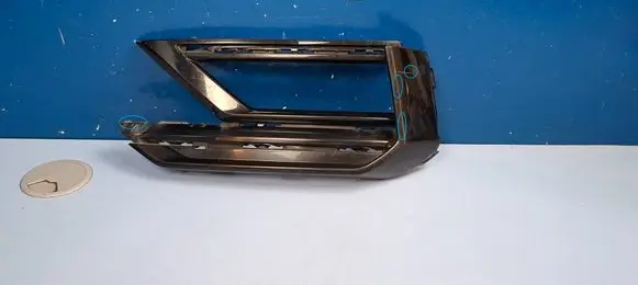 Volkswagen Tiguan Front bumper lower grill 5NA853665E