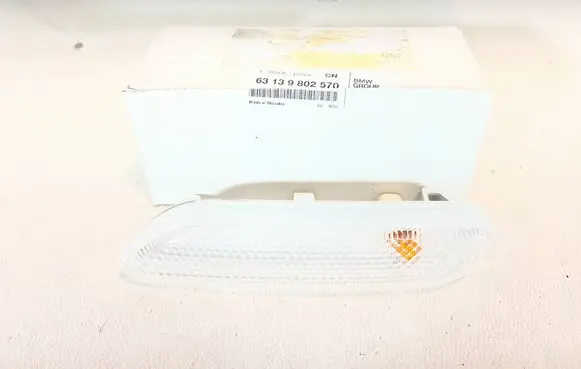 Mini Cooper Countryman R60 Front fender indicator light 9802570