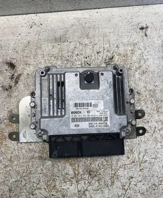 KIA Sorento Engine control unit/module 0281013048