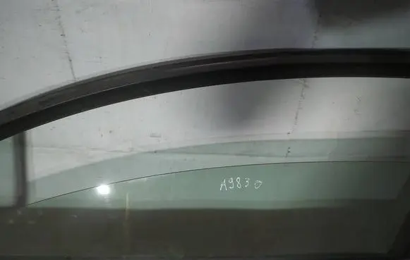 Citroen C4 I Front door window glass four-door AS2