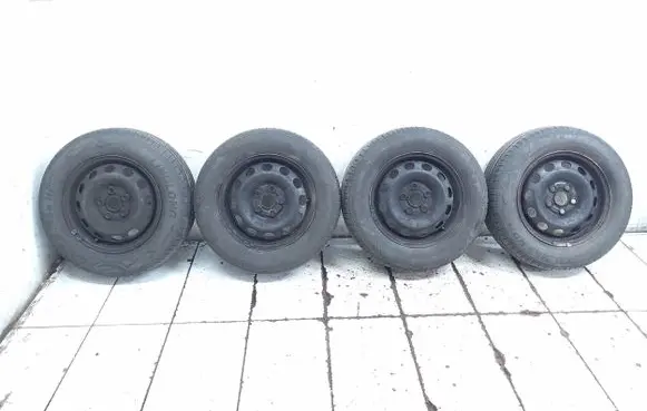 Volkswagen Sharan R15 steel rim 7M0601027A NORDMANSX3 NOKIANTYRES