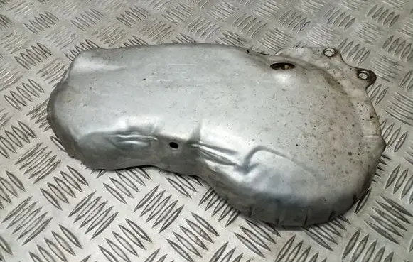 Volkswagen PASSAT B8 Heat shield in engine bay 04L131783N