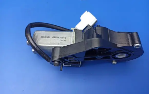 Mercedes-Benz E W212 Seat adjustment motor 0390203369 82584369