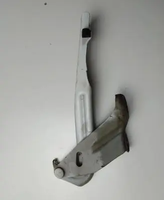 Engine bonnet/hood hinges