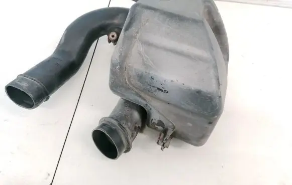 Vacuum air tank