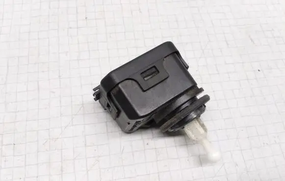 Volkswagen Golf IV Headlight level adjustment motor 1J0941295C