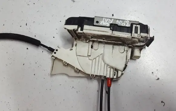 Fiat 500X Rear door lock 