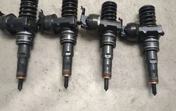 Volkswagen Touran I Fuel injectors set 0414720215
