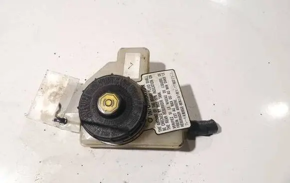 Honda Civic Brake fluid reservoir 