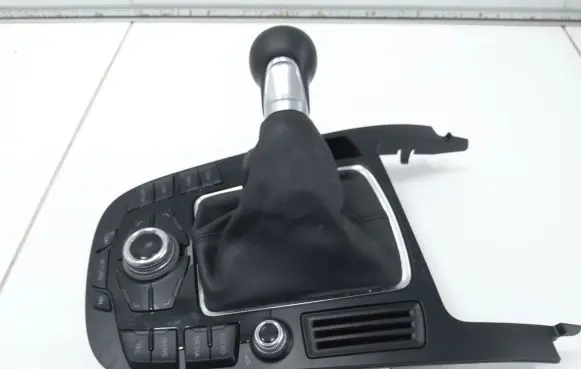 Head unit multimedia control