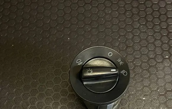 Volkswagen Golf IV Light switch 1C0941531
