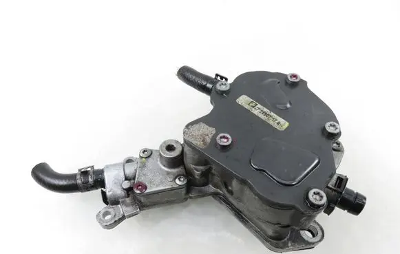 Volkswagen PASSAT B6 Vacuum pump 724807170 038145209N