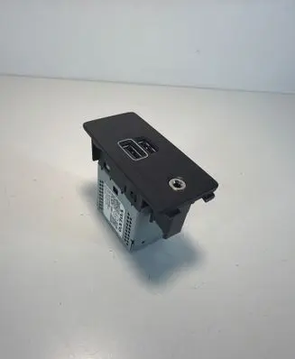 Volvo XC90 USB socket connector 10R053559 31407038 A2C7572930000