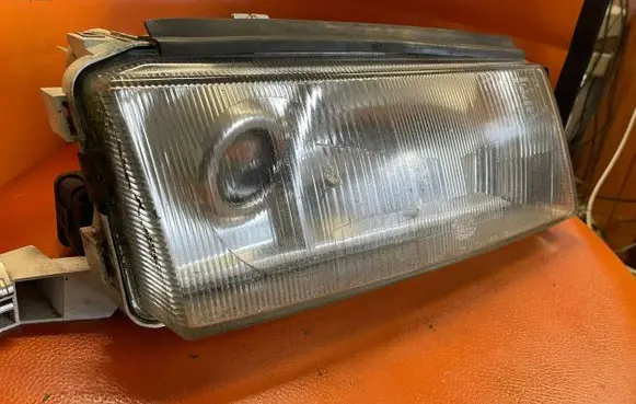 Skoda Octavia Mk1 (1U) Headlight/headlamp 24608600