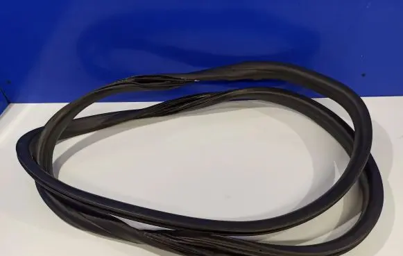Volvo XC60 Rubber seal front door (on door) 31297523 31424325