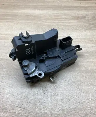 Opel Corsa C Front door lock 13157763 LEFTSIDE