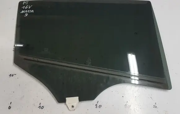 Mazda 3 III Sliding door window/glass 