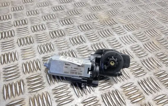 Mercedes-Benz E W212 Seat adjustment motor P10848301 120224A 405205