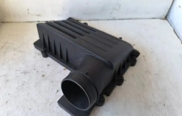 Volkswagen Golf VII Air filter box cover 