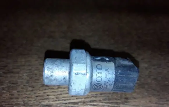 Audi A6 S6 C5 4B Air conditioning (A/C) pressure sensor 8D0959482B