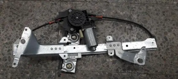Ford Fusion Rear window lifting mechanism without motor