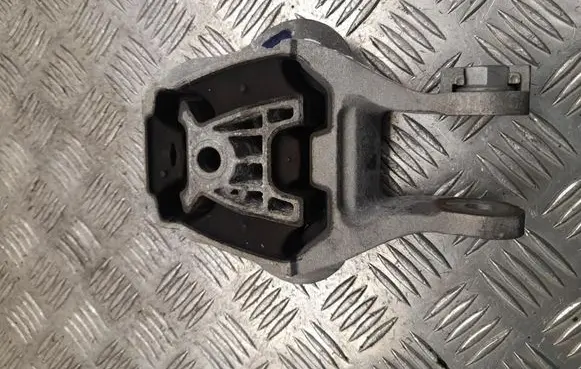 BMW 2 Active Tourer U06 Engine mounting bracket 9423382