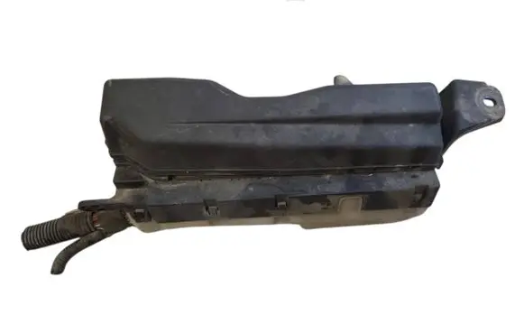 Toyota Corolla Verso AR10 Relay mounting block 