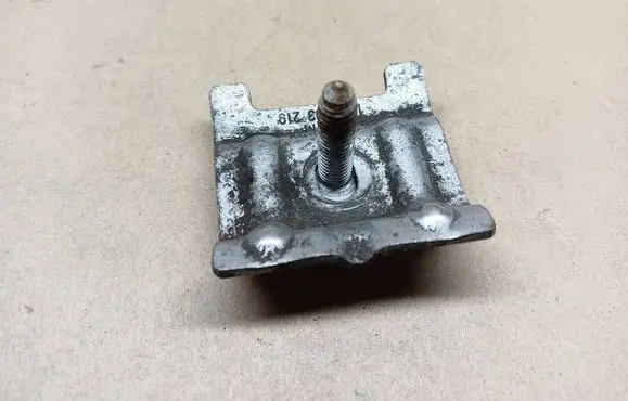 Battery bracket