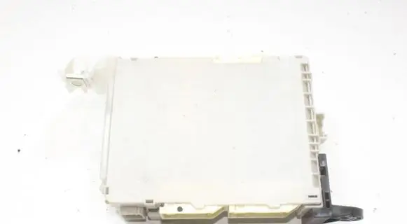 Lexus CT 200H Central body control module 8273076012