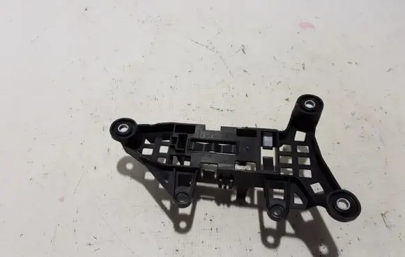 Battery bracket