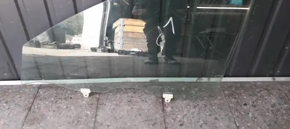 Nissan Murano Z50 Front door window glass four-door