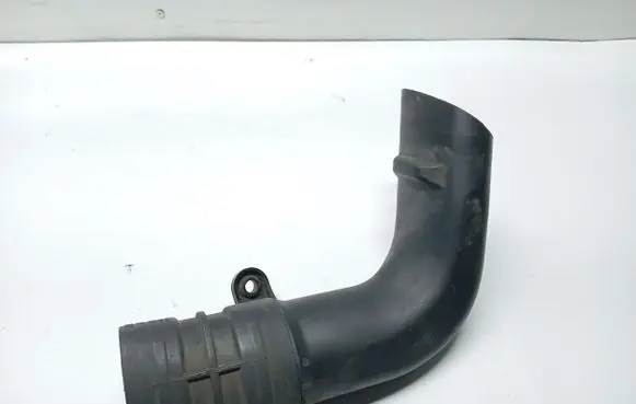 Renault Fluence Air intake hose/pipe 70387056