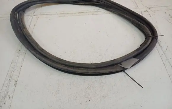 Ford Mondeo Mk III Rubber seal front coupe door 