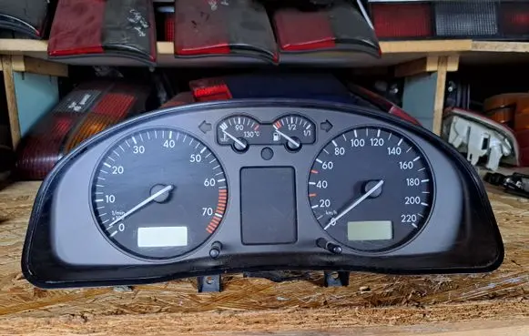 Volkswagen PASSAT B5 Speedometer (instrument cluster) 3B0919880 110008776001