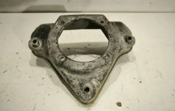 Volkswagen Phaeton Front shock absorber mounting bracket 